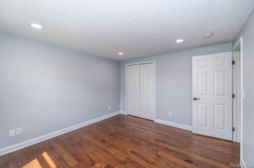 425 Rosemary St, Dearborn Heights MI  48127-3681 exterior