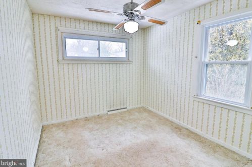 1201 Clagett Dr, Rockville MD 20851-2116 exterior