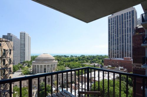 2740 Pine Grove Ave, Chicago IL  60614-6110 exterior