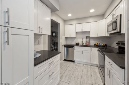 22 Irongate, Metuchen, NJ 08840-2100