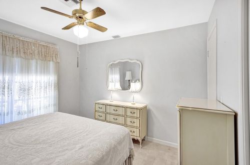 1360 27 Ave, Boynton Beach FL 33426-7828 exterior