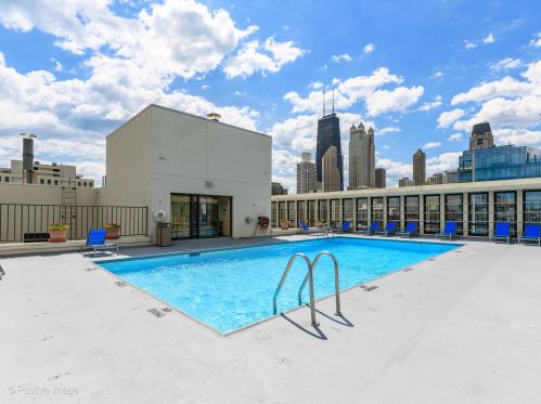 1 Scott St, Chicago IL 60610-2309 exterior