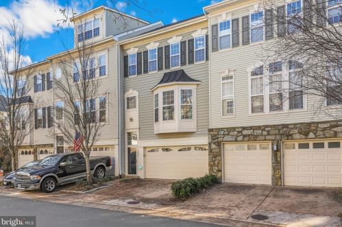 3822 Watkins Mill Dr, Alexandria, VA 22304-6444