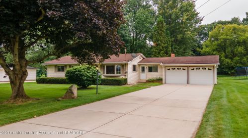 11476 River Dr, Dewitt, MI 48820-9728