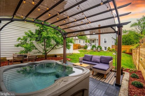 2813 Memorial St, Alexandria VA  22306-1743 exterior