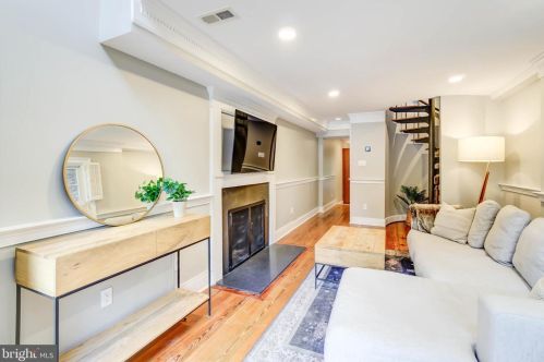 527 Wilkes St, Alexandria VA  22314-3723 exterior