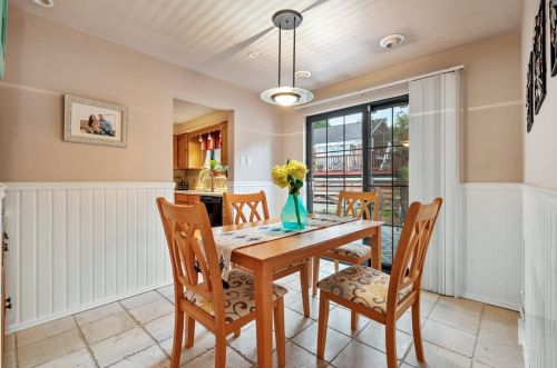 1107 Queensbury St, Pittsburgh PA 15205-3728 exterior