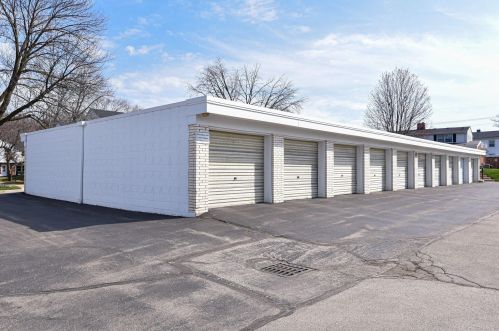 4947 Colonial Ct, Milwaukee WI exterior