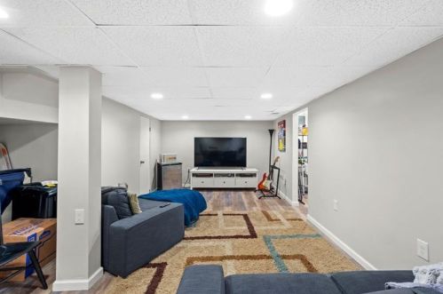 2008 Lacrosse St, Pittsburgh PA 15218-1826 exterior