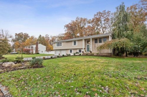 41 Cutter Dr, East Hanover NJ  07936-3047 exterior