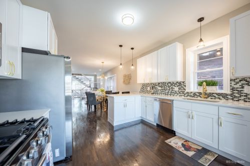 7616 Luella Ave, Chicago IL 60649-4108 exterior