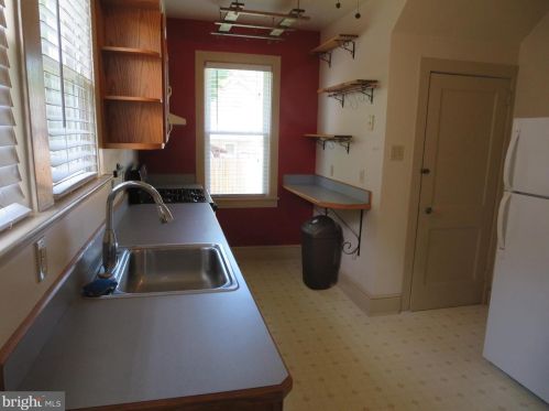 15 Oakland Ave, Camden NJ 08107-1211 exterior