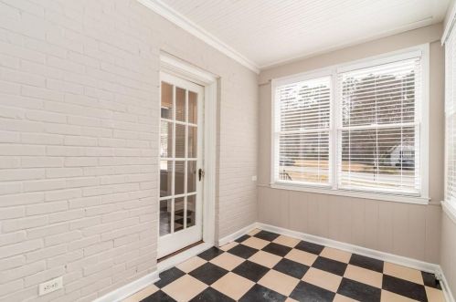 279 Midvale Dr, Atlanta GA 30342-3327 exterior