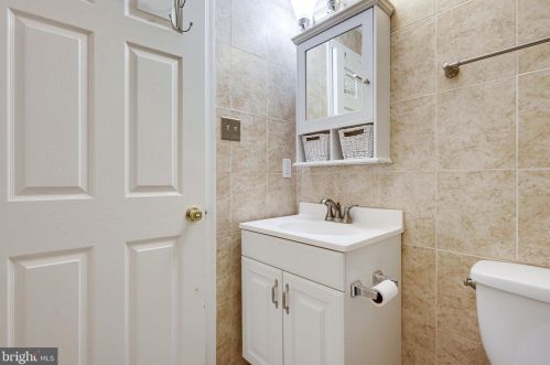 8311 Claremont Wood Dr, Alexandria VA 22309-1895 exterior