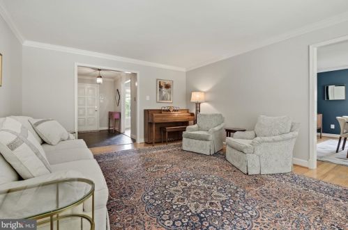 7701 Midday Ln, Alexandria VA 22306-2522 exterior