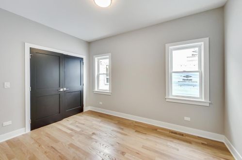 6346 Kenwood Ave, Chicago IL 60619-1427 exterior