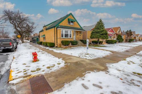 3735 71st St, Chicago, IL 60629-4365