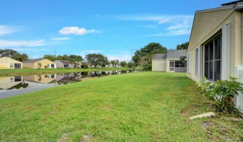 14 Bentwater Cir, Boynton Beach FL 33426-7603 exterior