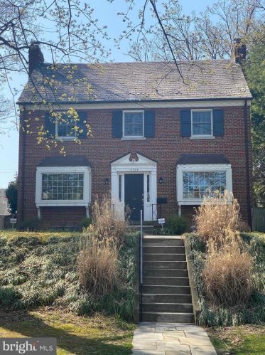 4724 Butterworth Pl, Washington, DC 20016-4460