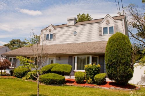 53 Winthrop Rd, Edison NJ  08817-4049 exterior