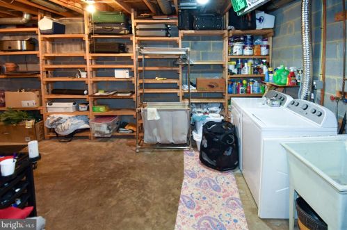 11531 Pne Cone Ct, Herndon VA 20191-2239 exterior