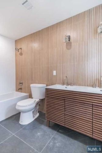 320 Lincoln Ave, Paterson NJ  07512-2128 exterior