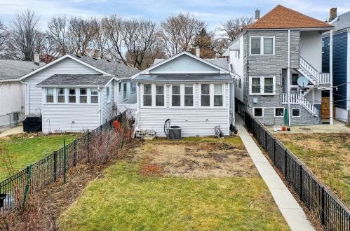 2311 Lunt Ave, Chicago IL  60645-4712 exterior