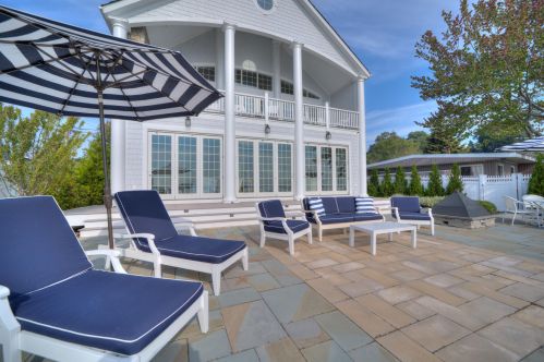 1723 Edgewater St, Meskegon, MI 49441-1019