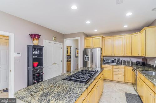 13606 Mt Prospect Dr, Rockville MD 20850-3510 exterior