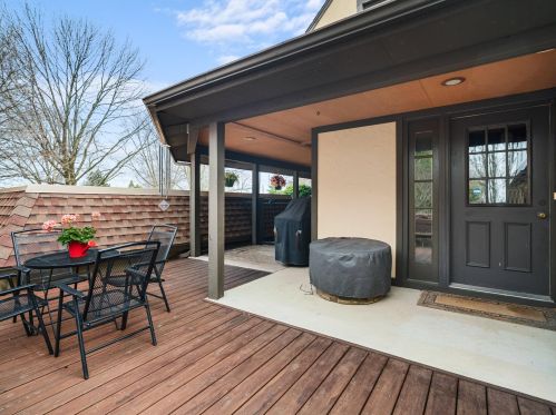 313 Cleveland Ave, Manitowoc WI 54220-2920 exterior