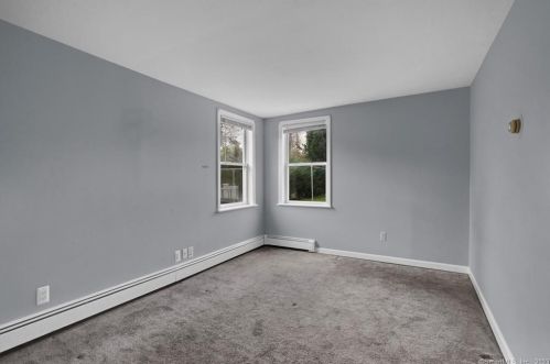 4 Mitchell Dr, Enfield CT 06082-4916 exterior