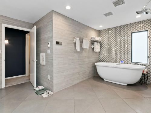 3159 Knl Ter, Milwaukee WI 53222-3366 exterior