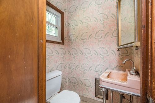 5735 Pocusset St, Pittsburgh PA 15217-2218 exterior