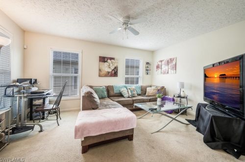 146 Leawood Cir, Naples, FL 34104-4132