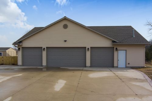 3301 Wagon Wheel Rd, Manitowoc WI 54220-8713 exterior