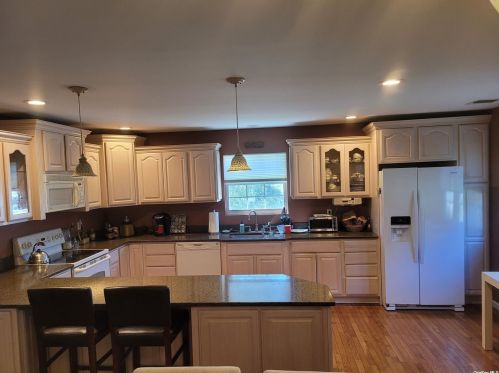 655 Albin Ave, Babylon, NY 11704-7401