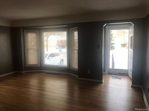 8306 Grayfield St, Dearborn Heights MI  48127-1538 exterior