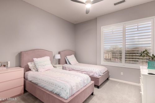 23002 52nd St, Phoenix AZ 85018-4402 exterior