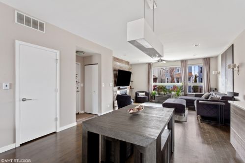 1939 Monticello Ave, Chicago IL 60647-2312 exterior