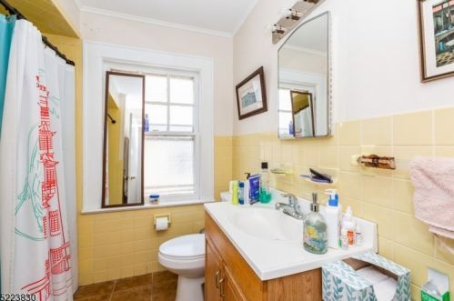 10 Walnut Pkwy, Montclair NJ 07042-4938 exterior