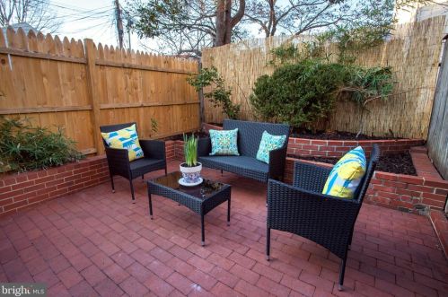 418 Capitol St, Washington DC  20003-4012 exterior