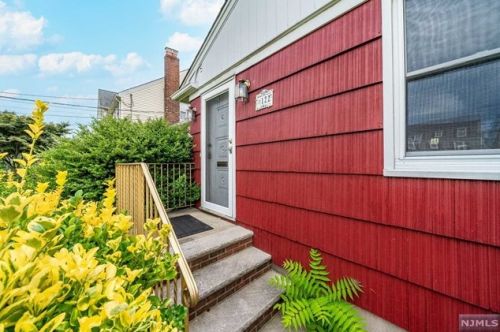 122 Harrison Ave, Hasbrouck Heights NJ 07604-1005 exterior