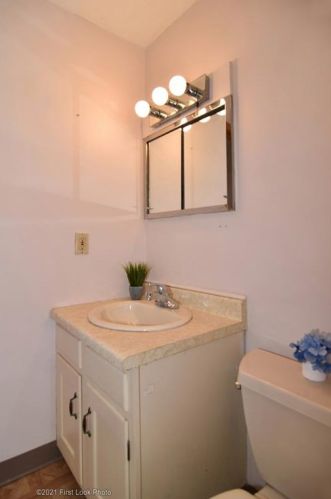 18 Atwells Ave, Providence RI 02909-1026 exterior