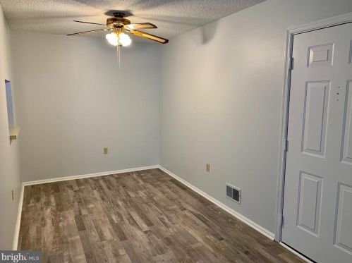 15 Lehavre Ct, Trenton, NJ 08619-4720