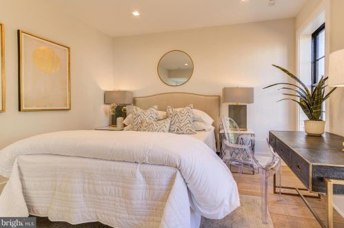 3025 Dent Pl, Washington DC 20007-2916 exterior