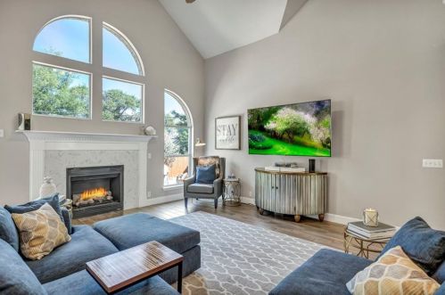 8216 Endeavor Cir, Austin TX 78726-1722 exterior