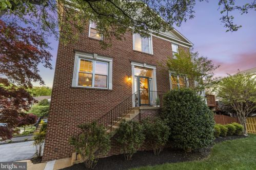 7433 Dunnington Pl, Alexandria VA  22315-5248 exterior