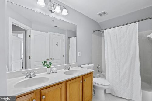 1626 Colonial Hills Dr, Mc Lean VA  22102-2938 exterior