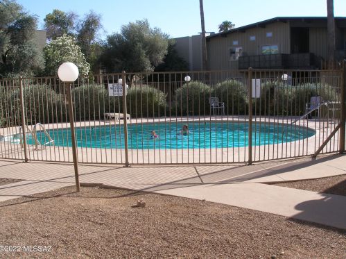 2525 Alvernon Way, Tucson AZ  85712-2421 exterior