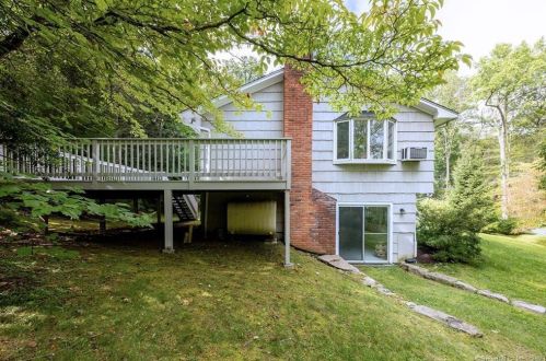 1 Hidden Lk Ct, Ridgefield CT 06877-2310 exterior